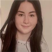 Profesora que imparte clases hasta segundo bachillerato que es el último curso que hice. Ahora comienzo la universidad
